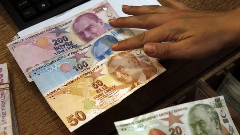 Το παρασκήνιο της καρατόμησης του κεντρικού τραπεζίτη από τον Ερντογάν – Ο ρόλος του γαμπρού του «σουλτάνου»